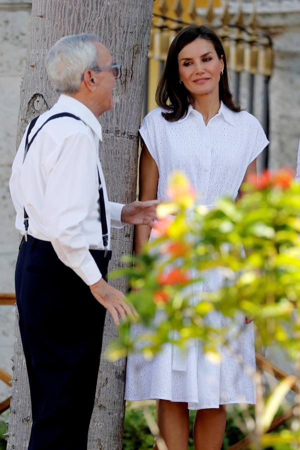 Felipe VI y doña Letizia se pasean por la Habana vieja durante el viaje oficial