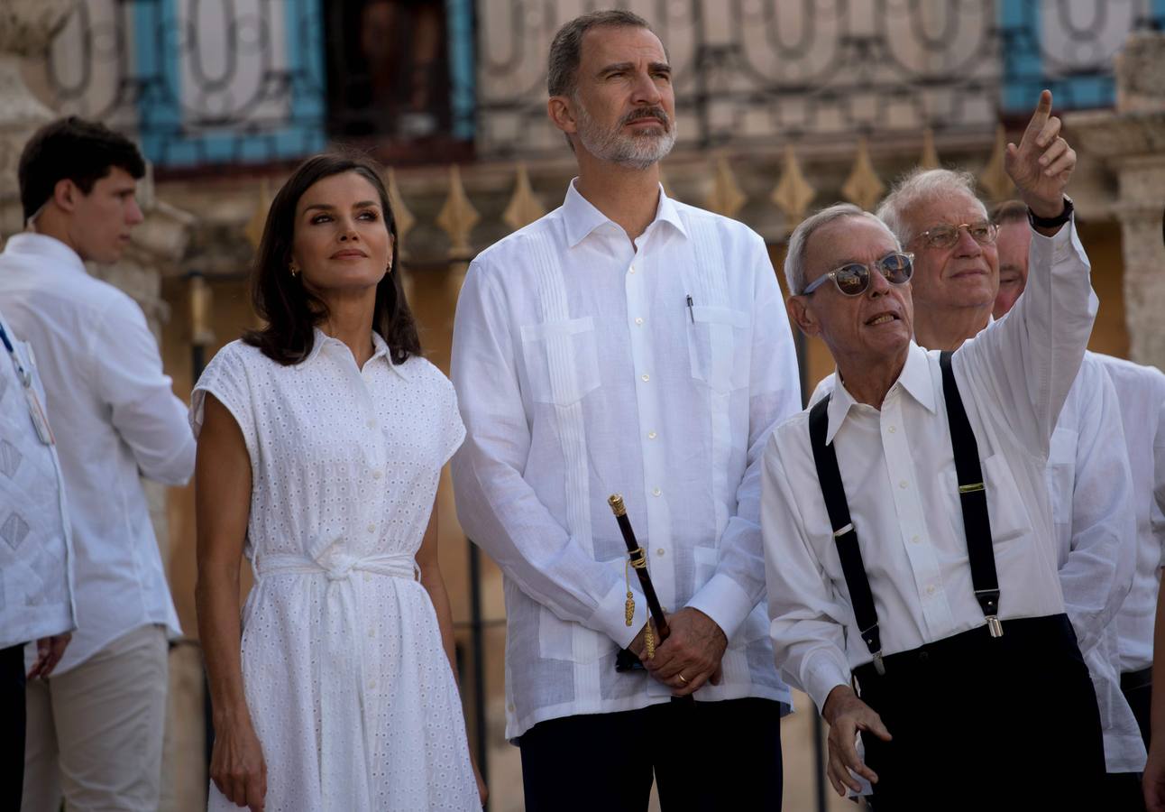 Felipe VI y doña Letizia se pasean por la Habana vieja durante el viaje oficial