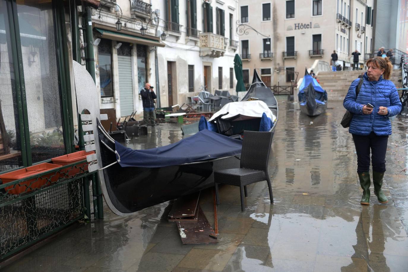 La ciudad italiana registraba en la noche del martes al miércoles una histórica «acqua alta», con un pico que podría alcanzar o superar los 1,90 metros