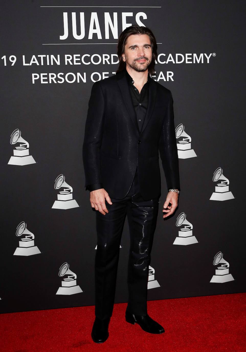 Este jueves se celebran en Las Vegas los premios Grammy Latino, que cumplen 20 años. A la ceremonia antecedió, el miércoles, un homenaje que la Academia Latina de la Grabación rindió al cantautor colombiano Juanes -en la imagen- como Persona del Año. El mundo de la música y la cultura no quiso perderse la ceremonia.