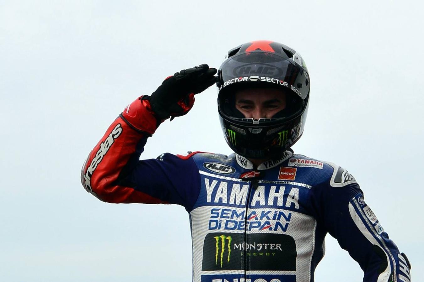 El piloto de Yamaha, Jorge Lorenzo, tras ganar el Gran Premio de Moto de San Marino el 15 de septiembre de 2013 en el circuito mundial de Misano en Misano Adriatico.