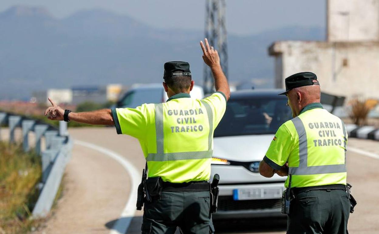 Un control de la Guardia Civil de Tráfico. 