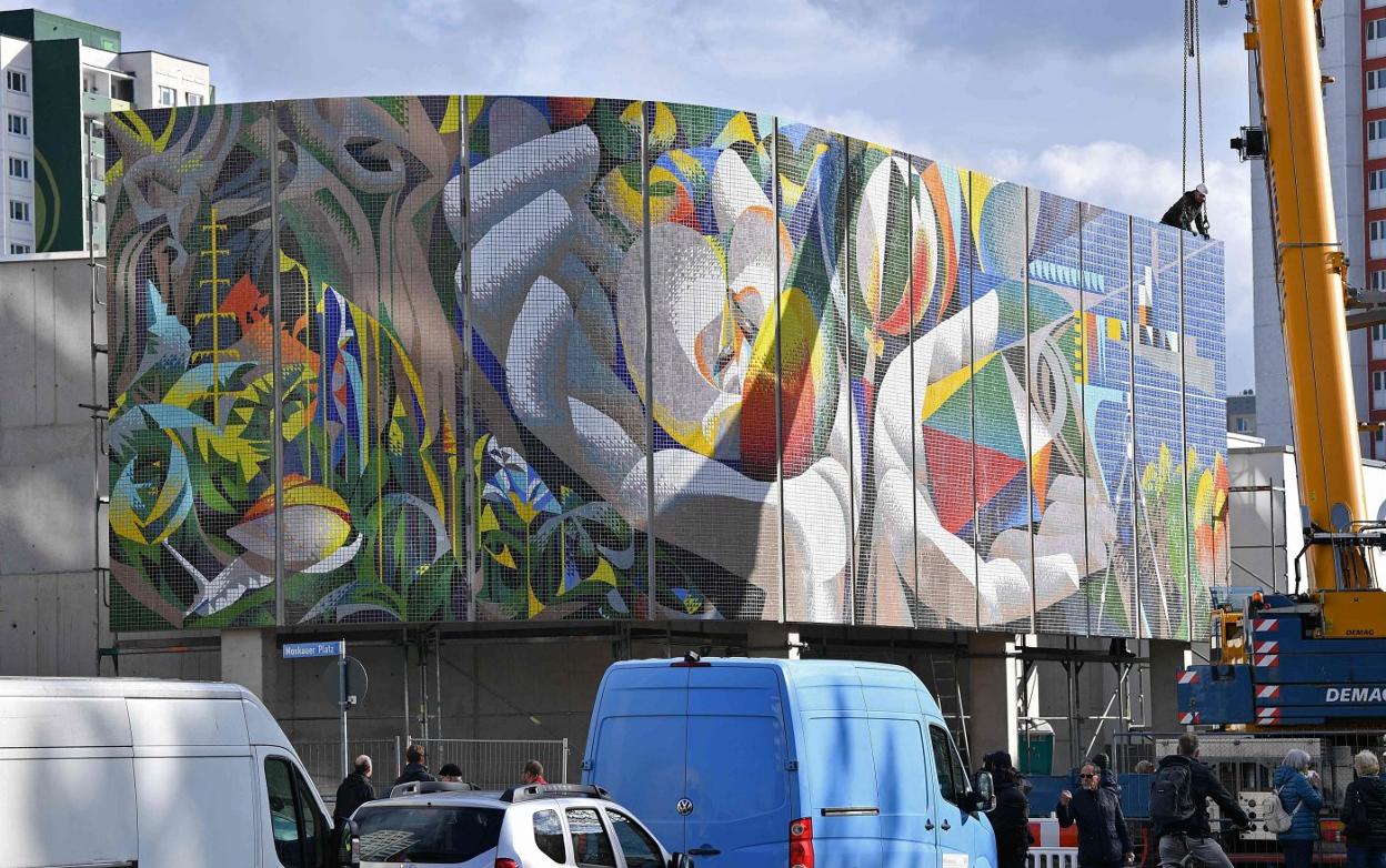 Mural realizado por Josep Renau que se ha restaurado en la ciudad de Erfurt. 