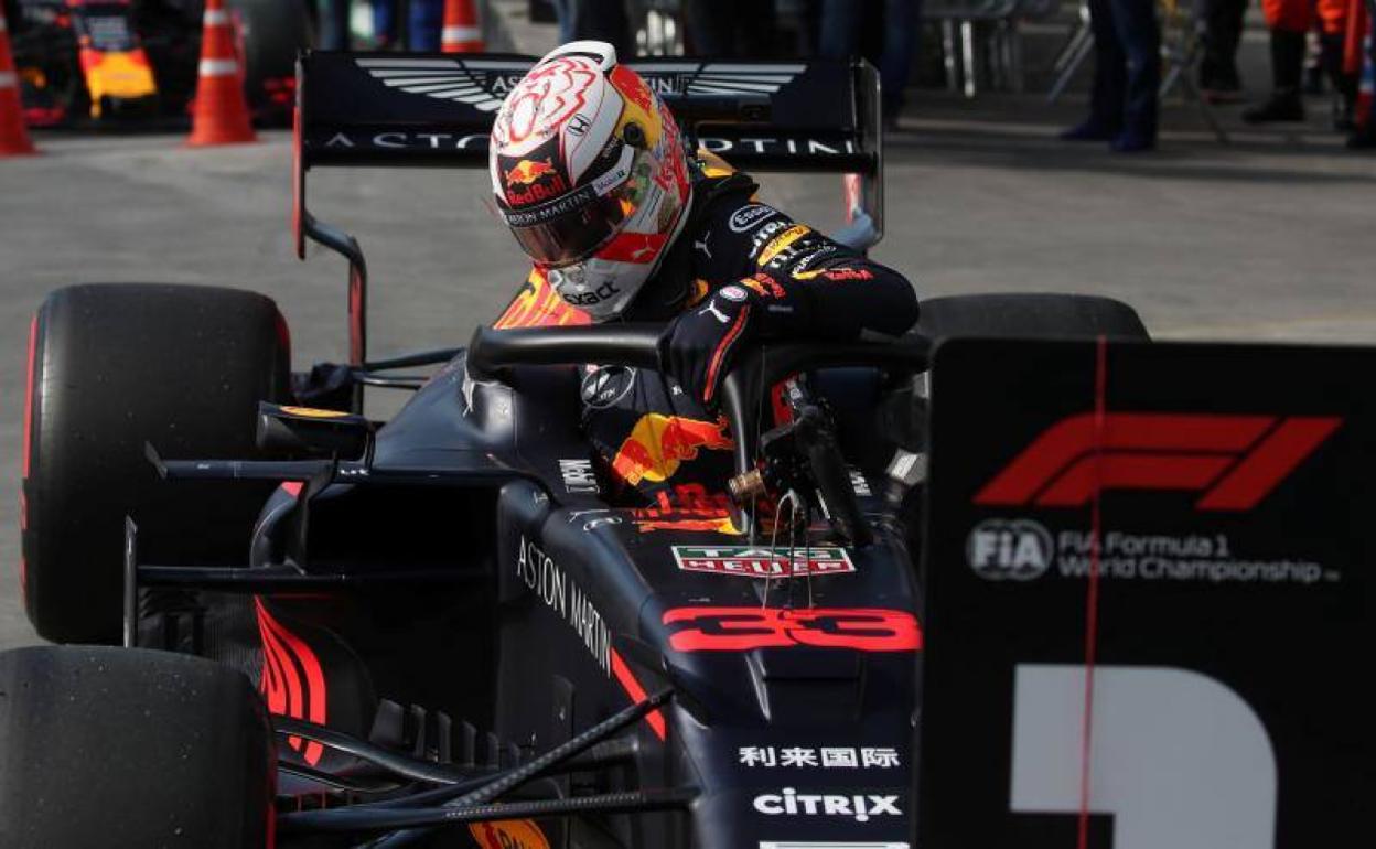 Verstappen, tras conseguir la pole. 