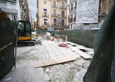 Imagen secundaria 1 - 1. Convivencia. El envejecimiento de la población se combina en el distrito con una generación joven atraída por la cultura alternativa, aunque faltan familias. 2. Obras. Las intervenciones públicas se eternizan por la supervisión arqueológica. 3. Limpieza. La eterna demanda de los vecinos es de mano dura contra el incivismo.