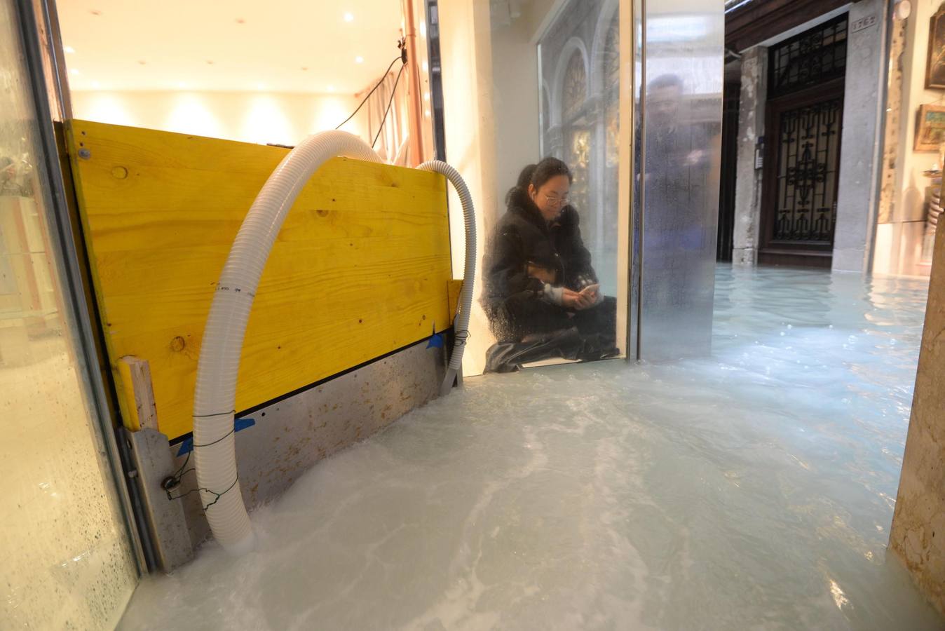 Los daños provocados por las excepcionales mareas altas ascienden a cientos de millones de euros