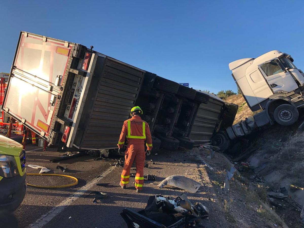 Fotos: Aparatoso accidente entre varios vehículos en Paterna