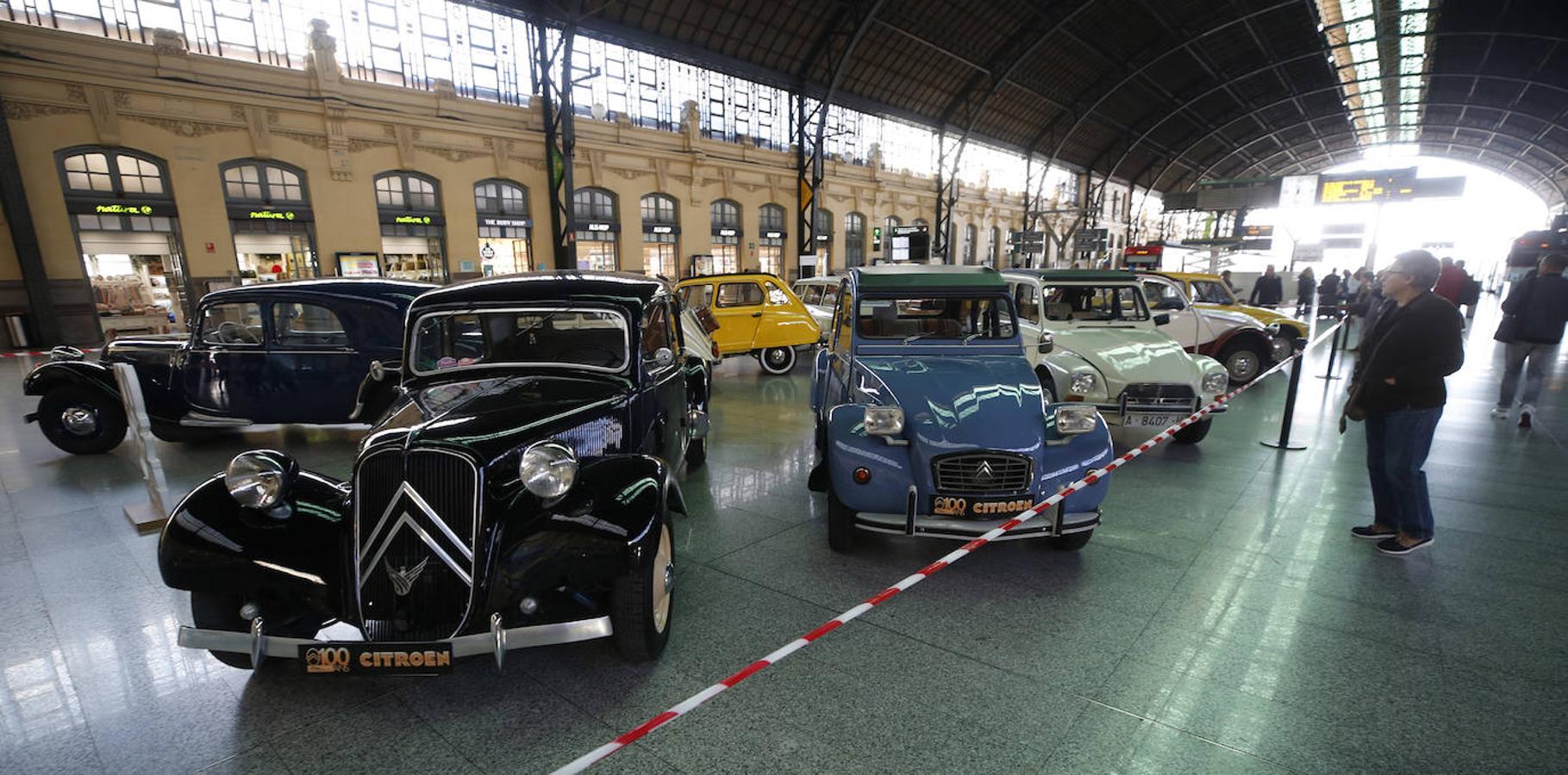 Fotos: Exposición de coches Citroen en la Estación del Norte de Valencia