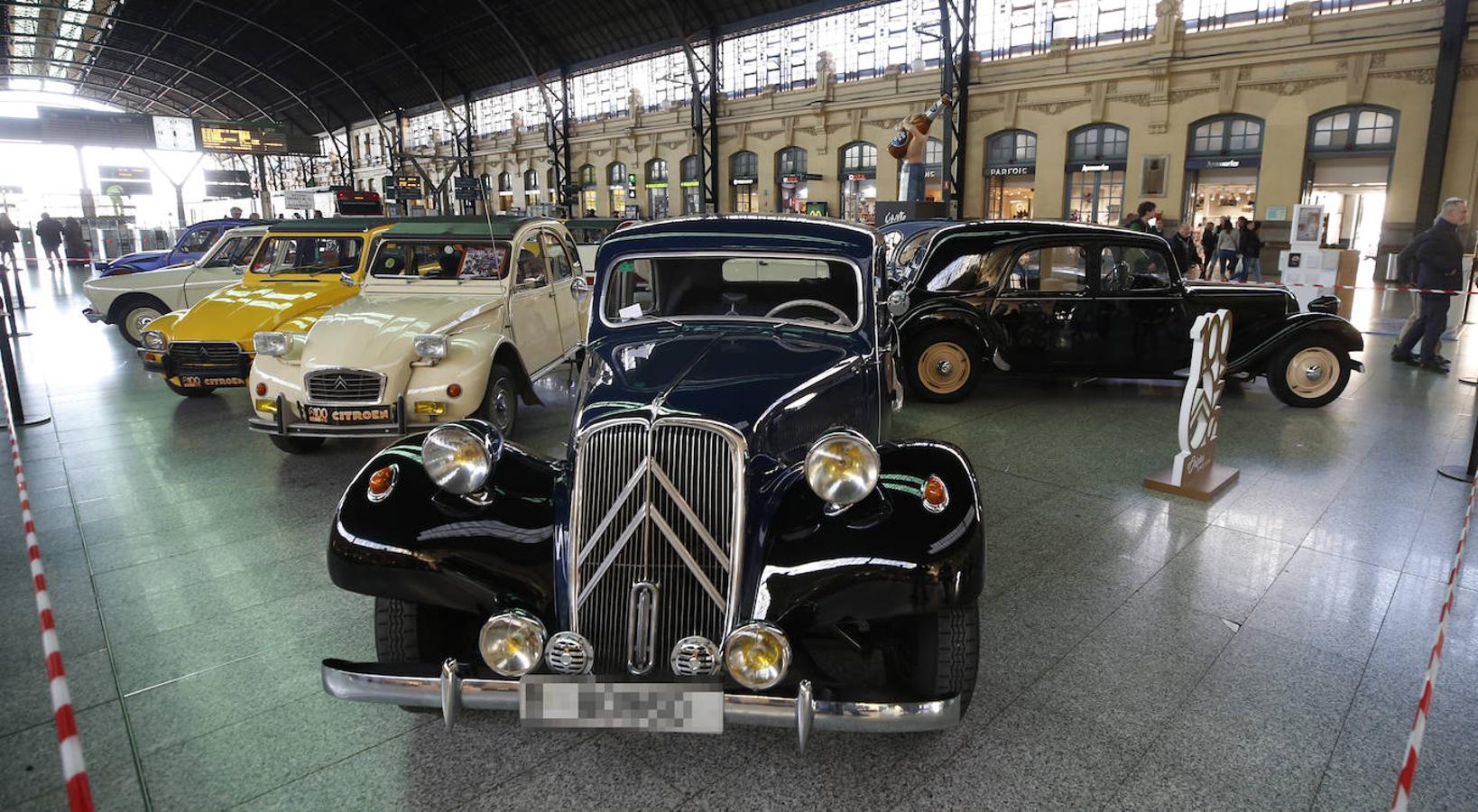 Fotos: Exposición de coches Citroen en la Estación del Norte de Valencia