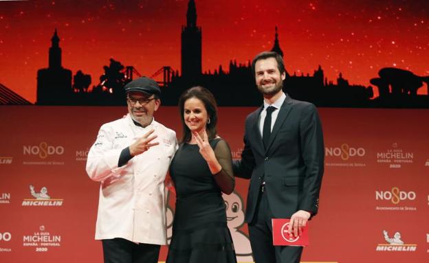 Jesús Sánchez, con la chaquetilla de tres estrellas Michelin 2020.