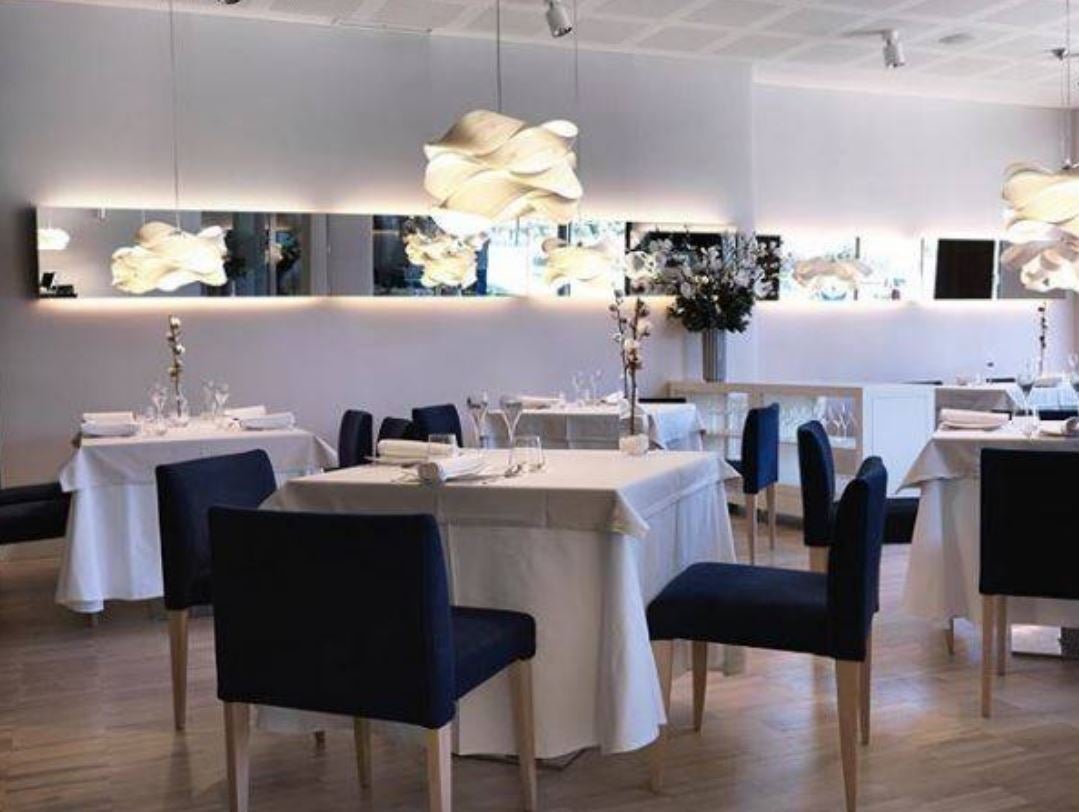 En Ontinyent encontramos el Restaurante Sents. Los hermanos Santiago y Joaquín Prieto, chef y sumiller respectivamente, han conseguido fusionar a la perfección la cocina tradicional valenciana con influencias de la cocina internacional.