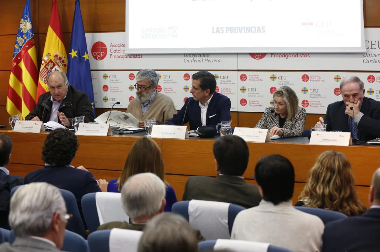 Vicente Lladró, Víctor Navarro, Pablo Salazar, Isabel Martínez y Herminio Boira, en un momento de Aula LAS PROVINCIAS. 
