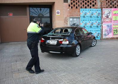 Imagen secundaria 1 - Accidente en Valencia | Un coche arrolla a un ciclista de 20 años en una colisión múltiple en Valencia