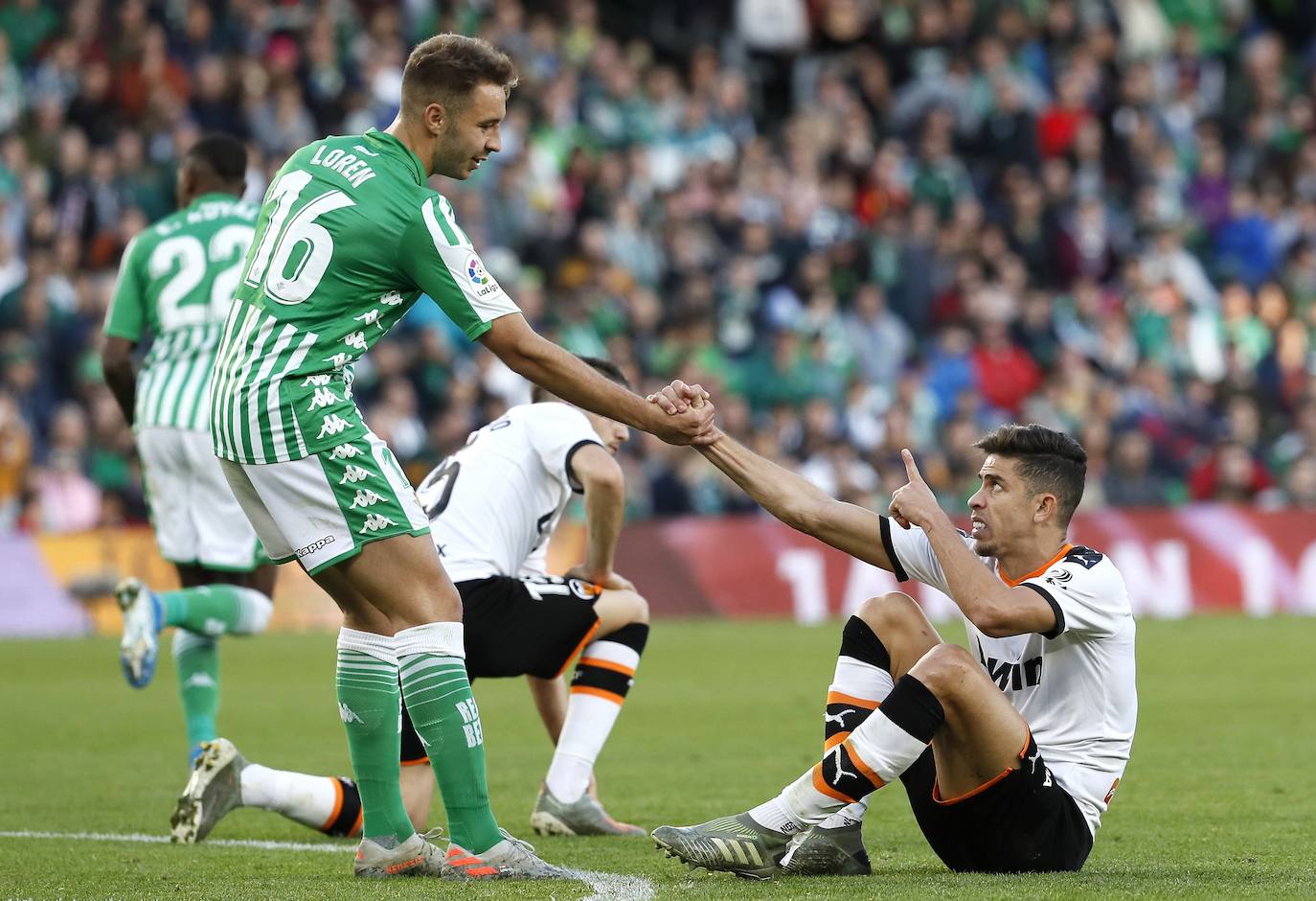 El conjunto blanquinegro se deja remontar un encuentro en el que Maxi Gómez abrió la lata y dos exvalencianistas hicieron los goles del Betis