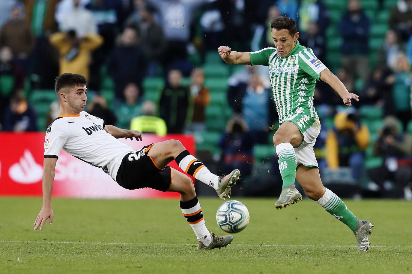 El conjunto blanquinegro se deja remontar un encuentro en el que Maxi Gómez abrió la lata y dos exvalencianistas hicieron los goles del Betis