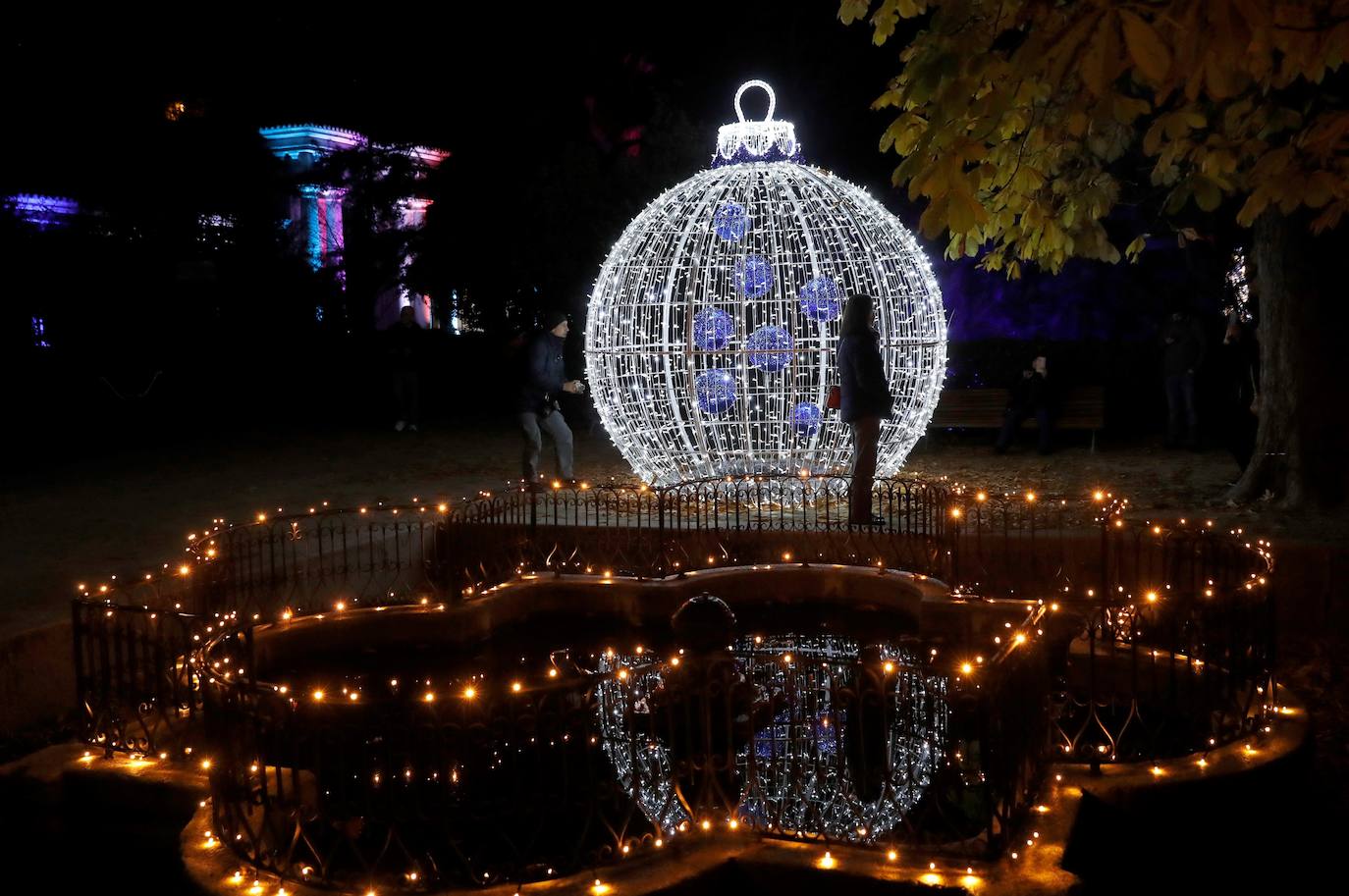 Iluminación del espectáculo 'Las Luces del Real Jardín Botánico', que tras su paso por Londres, Berlín, Stuttgart y Dresde llega a Madrid para convertir este espacio verde del centro de la capital en un lugar de ambiente navideño. 