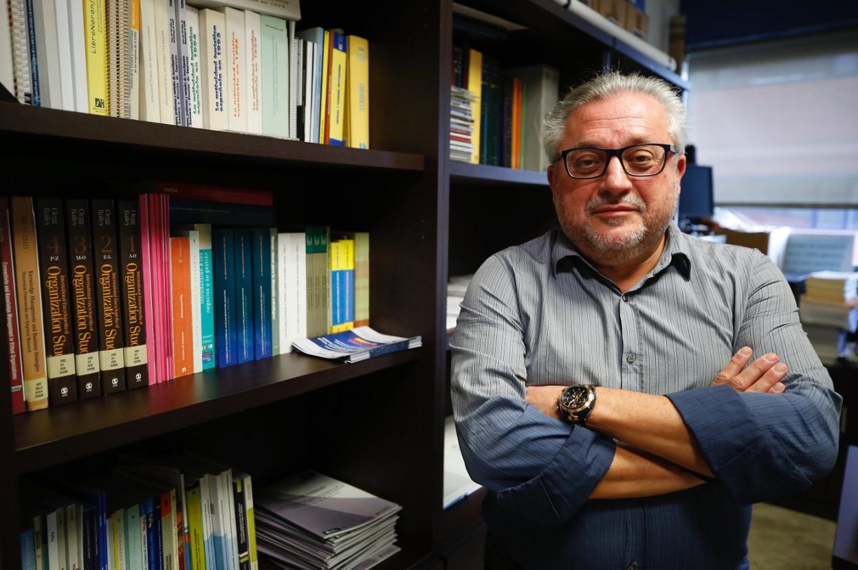 César Camisón, catedrático de Organización de Empresas por la Universitat de València. 