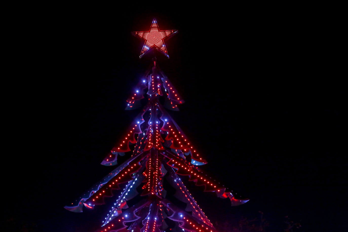 Torrejón de Ardoz (Madrid), capital europea de la Navidad, inaugura el encendido navideño con un espectáculo de luz único en toda España