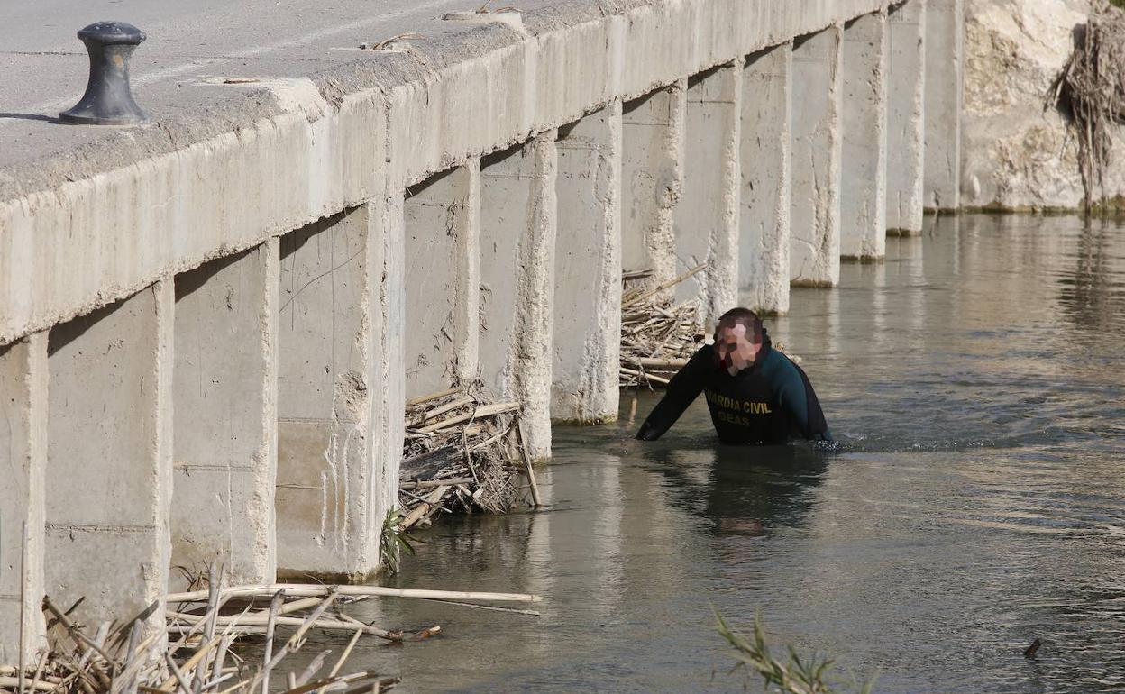 La Guardia Civil busca a Marta Calvo en el río Albaida