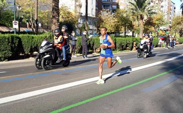 Quién es Kinde Atanaw Alayew, ganador del Maratón de Valencia 2019