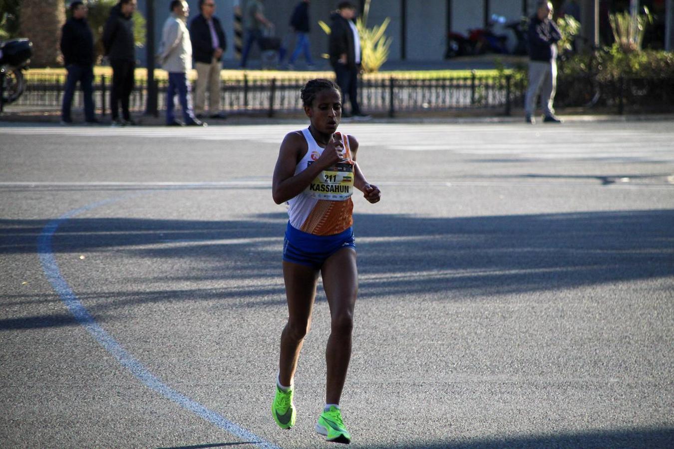 Fotos: Búscate en el paso por el muro del Maratón