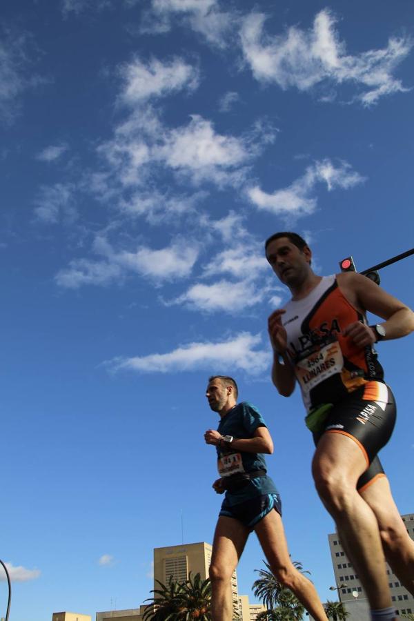 Fotos: Búscate en el paso por el muro del Maratón