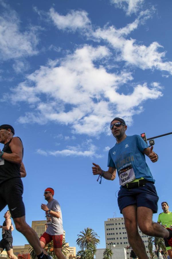 Fotos: Búscate en el paso por el muro del Maratón