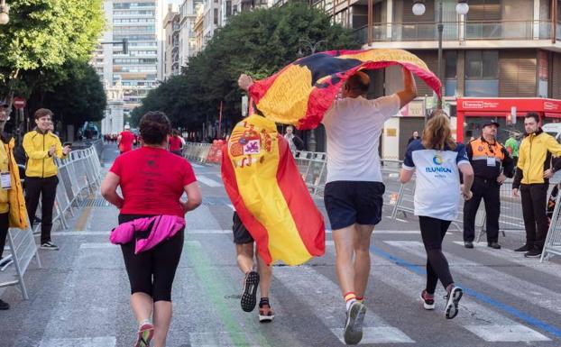 Roza Dereje bate el récord femenino del Maratón de Valencia