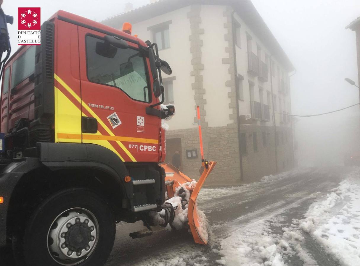 Las máquinas quitanieves intervienen por nevadas en varias zonas de la Comunitat.