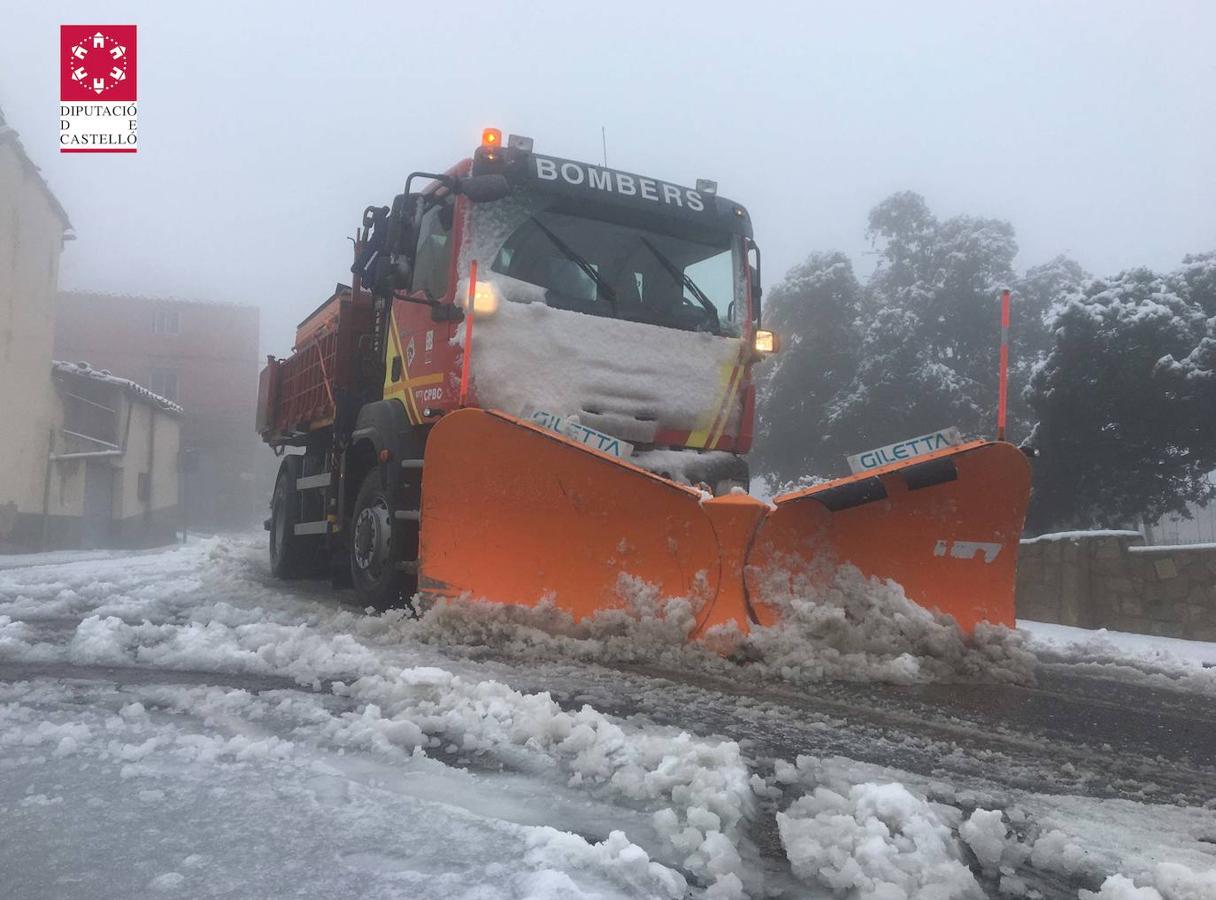 Las máquinas quitanieves intervienen por nevadas en varias zonas de la Comunitat.