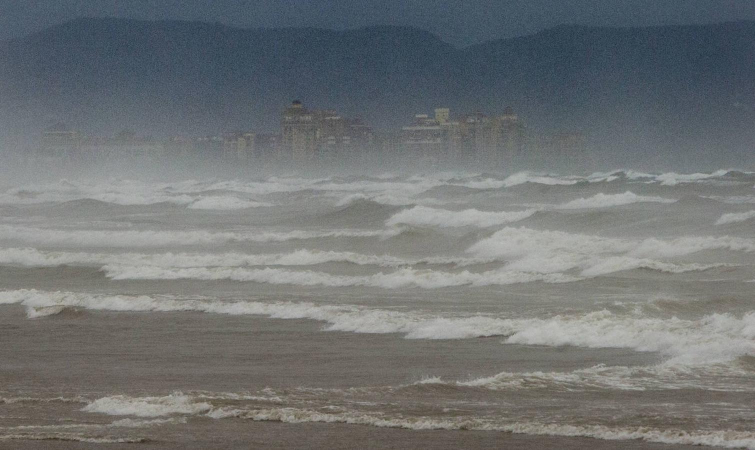 El puerto de Valencia ha estado cerrado por el temporal de viento. 