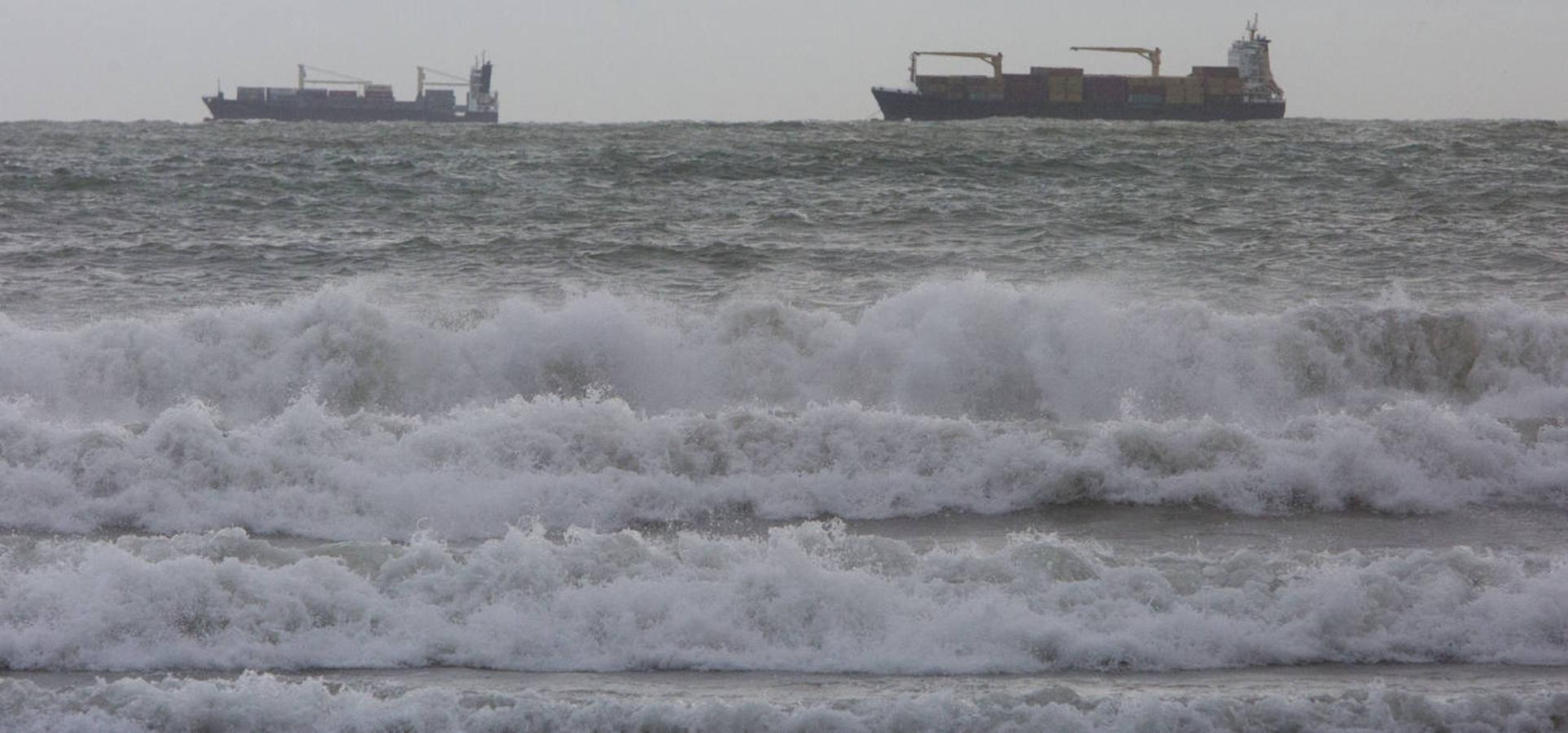 El puerto de Valencia ha estado cerrado por el temporal de viento. 