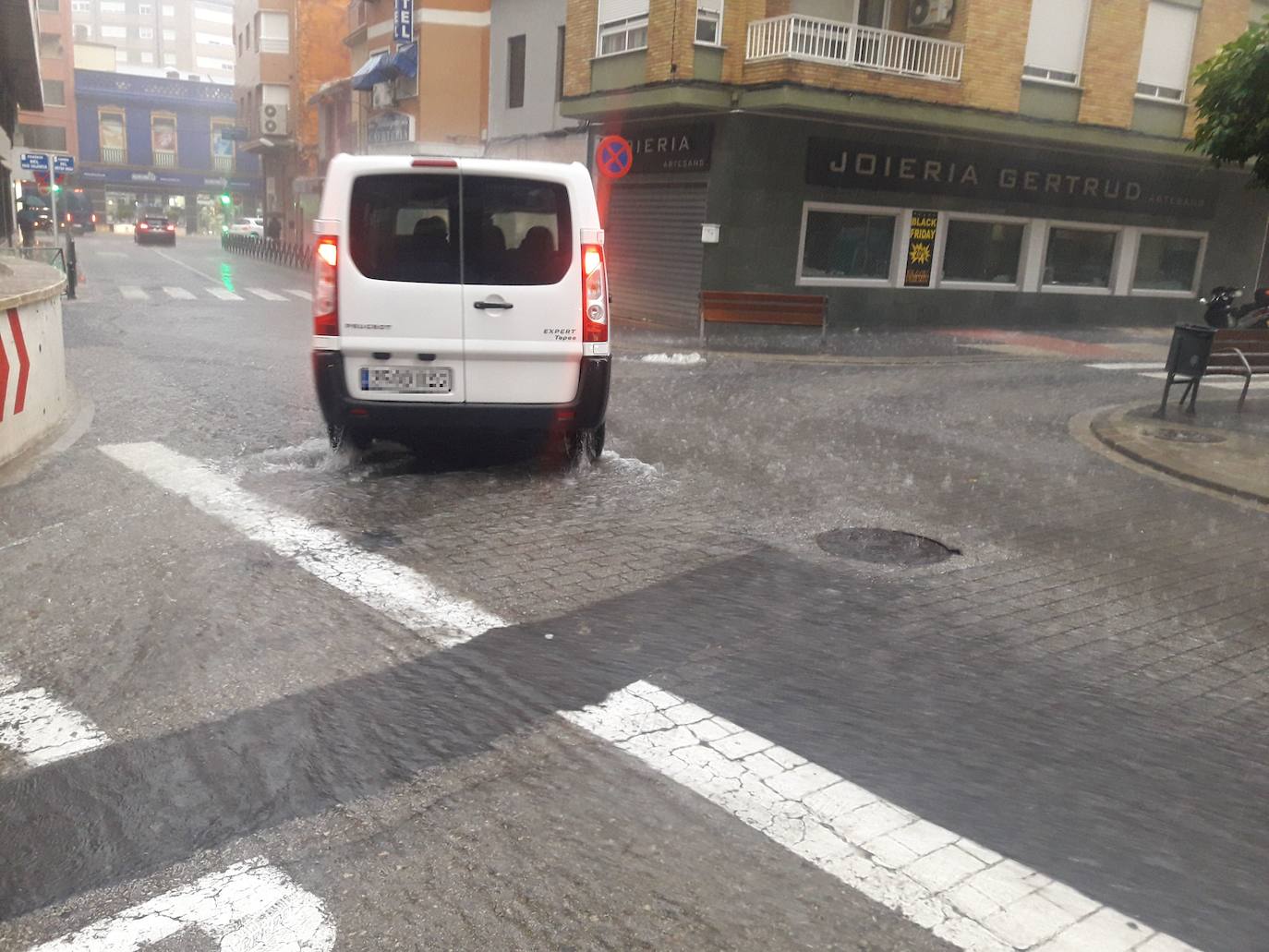 Lluvia intensa en Tavernes de la Valldigna.