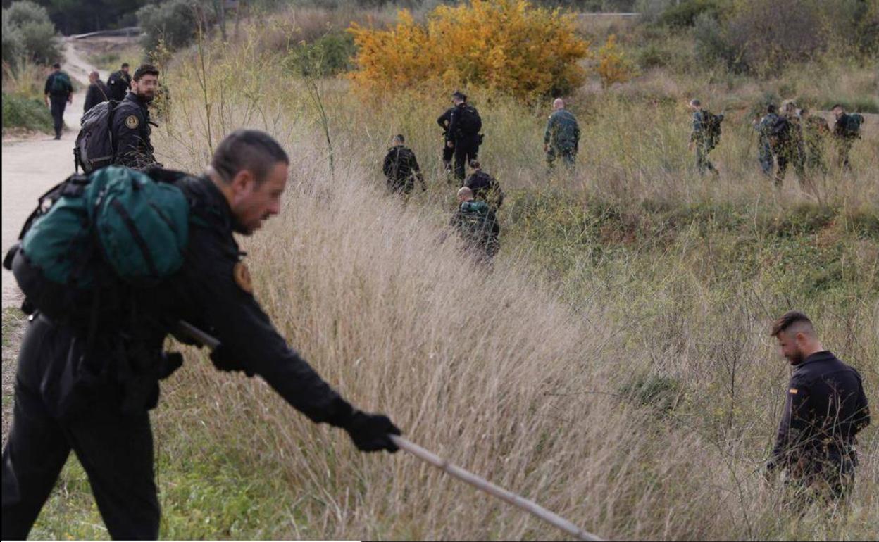 Agentes de la Guardia Civil buscan a Marta Calvo.