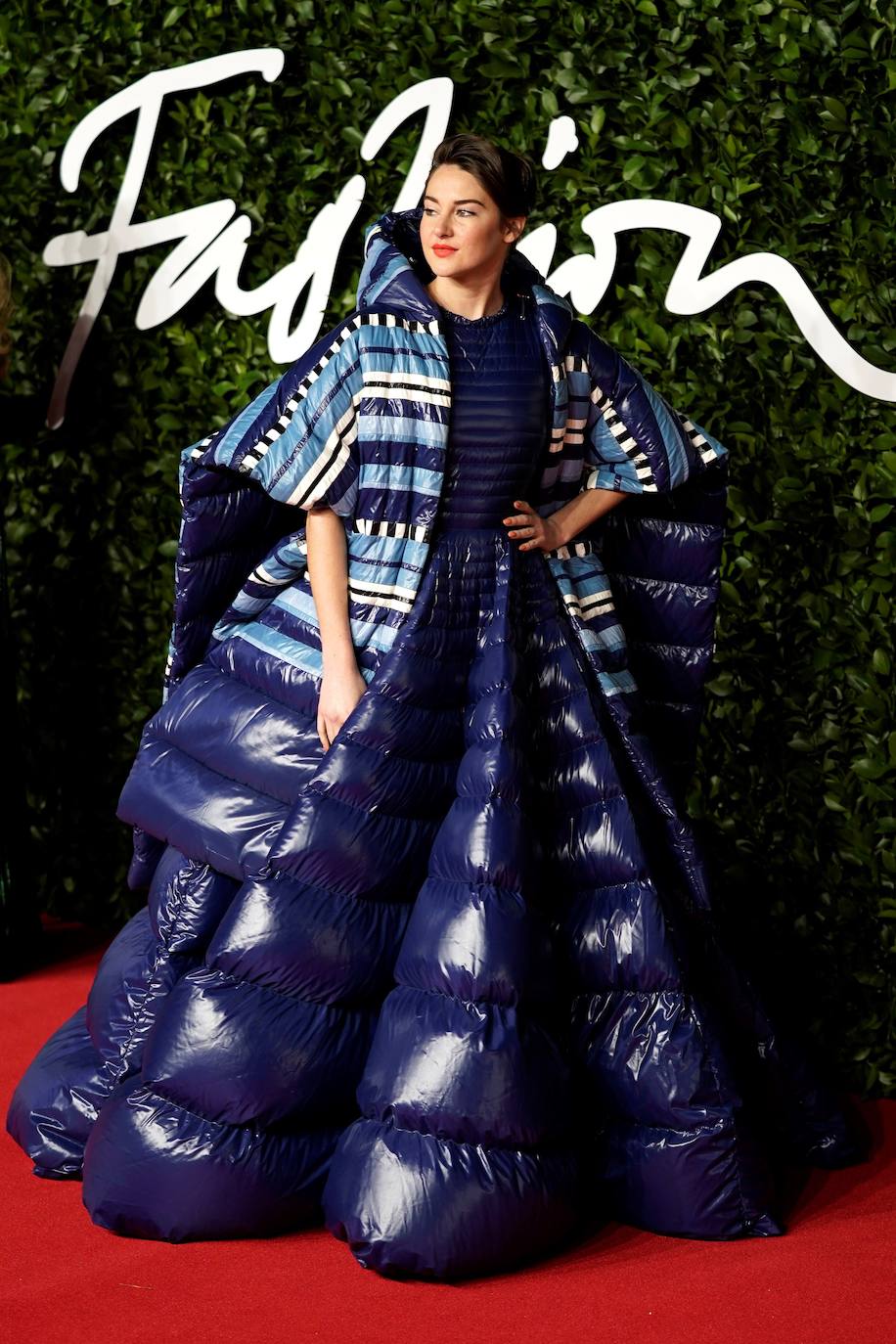 Los Fashion Awards reunieron este lunes en el Royal Albert Hall de Londres a lo más selecto de la moda mundial. Estos galardones premian cada año la innovación y creatividad en la industria de la moda y reúnen una de las alfombras rojas más glamurosas del año. Celebridades como Cate Blanchett, Julia Roberts, Donatella Versace o Rhianna no faltaron a la cita.