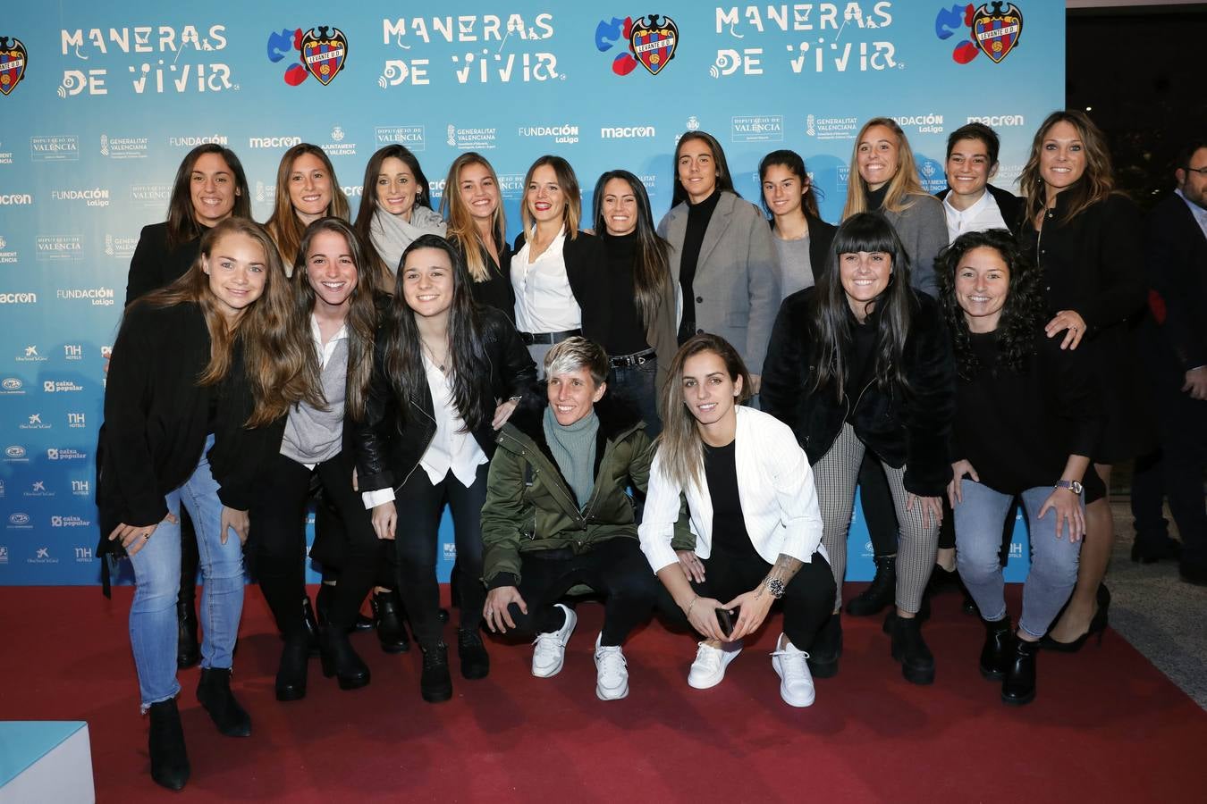 La Fundación del Levante UD ha presentado el documental 'Maneras de vivir', que narra las historias de diez deportistas vinculados al conjunto azulgrana con discapacidad.