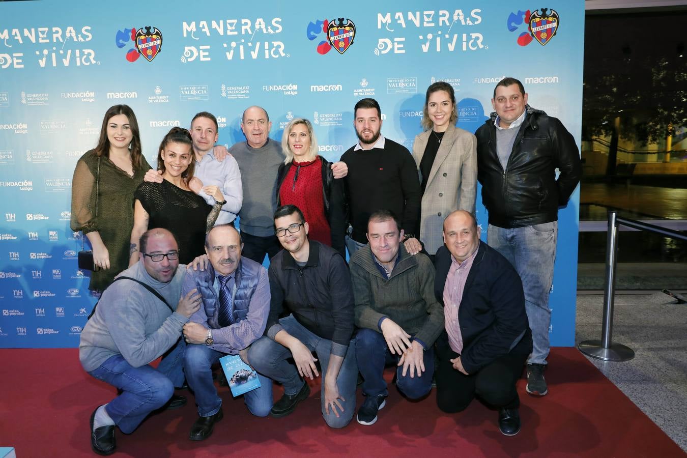 La Fundación del Levante UD ha presentado el documental 'Maneras de vivir', que narra las historias de diez deportistas vinculados al conjunto azulgrana con discapacidad.