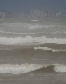 Imagen secundaria 2 - Así estaba el puerto de Valencia ante el temporal de este miércoles. 