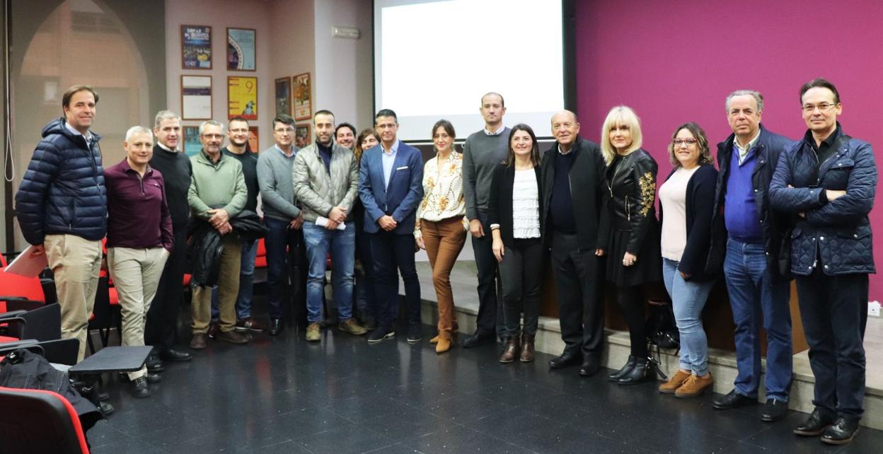 Algunos de los asistentes a la asamblea. 