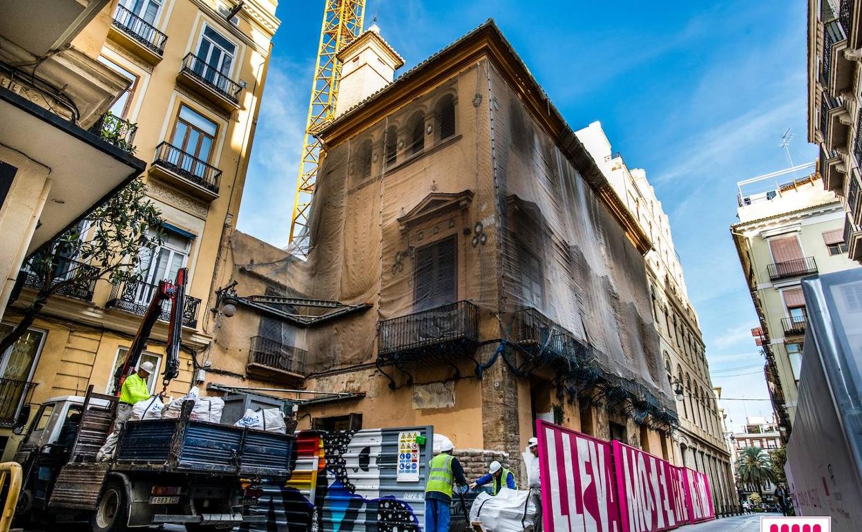 Las obras de la fachada han dado el pistoletazo de salida hoy. 