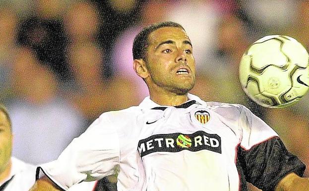 Salva Ballesta, con el Valencia contra el Zaragoza.