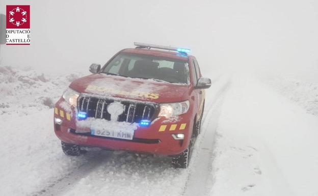 Imagen principal - Temporal en la Comunitat | La nieve cae con intensidad en Castellón