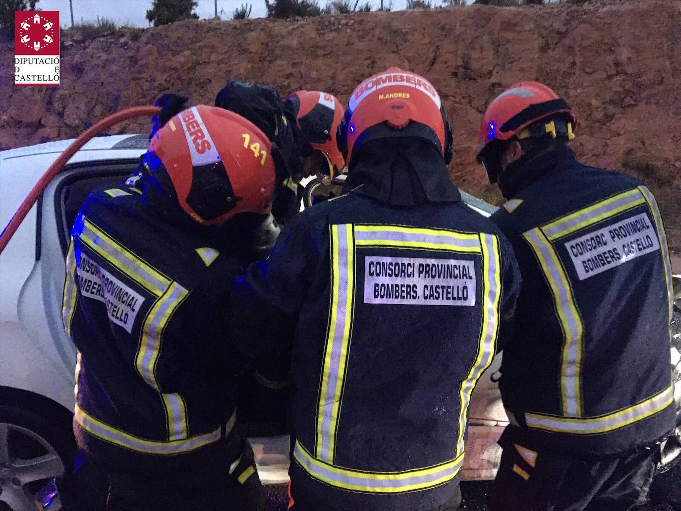 Tres fallecidos tras chocar un camión con dos coches en Vilanova d'Alcolea