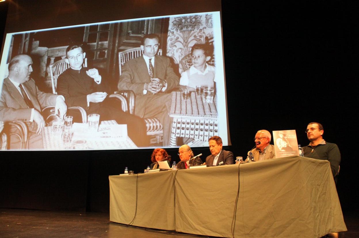 NICOLÁS MERLE  PRESENTA EL LIBRO 'EL MUT DE MORAND'