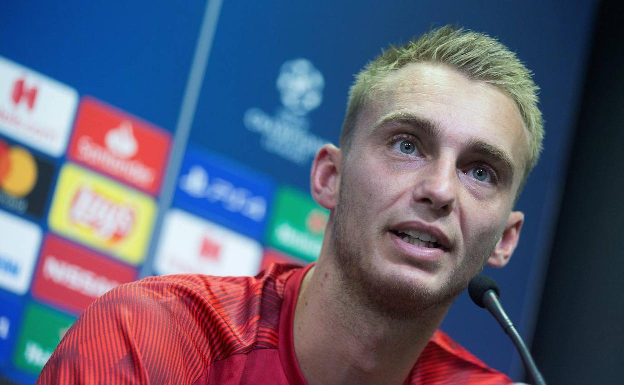 Cillessen se retira del entrenamiento del Valencia CF