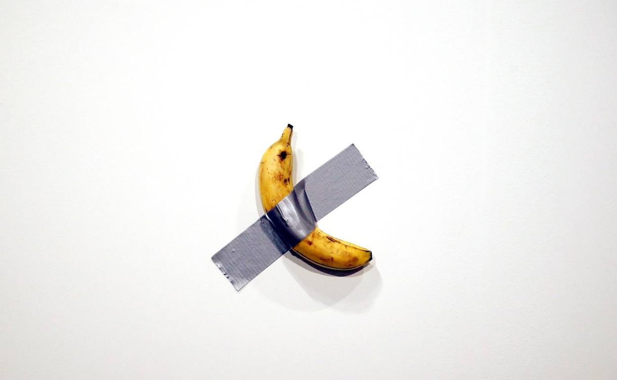 Una banana pegada a la pared, vendida por 120.000 dólares en la feria Art Basel