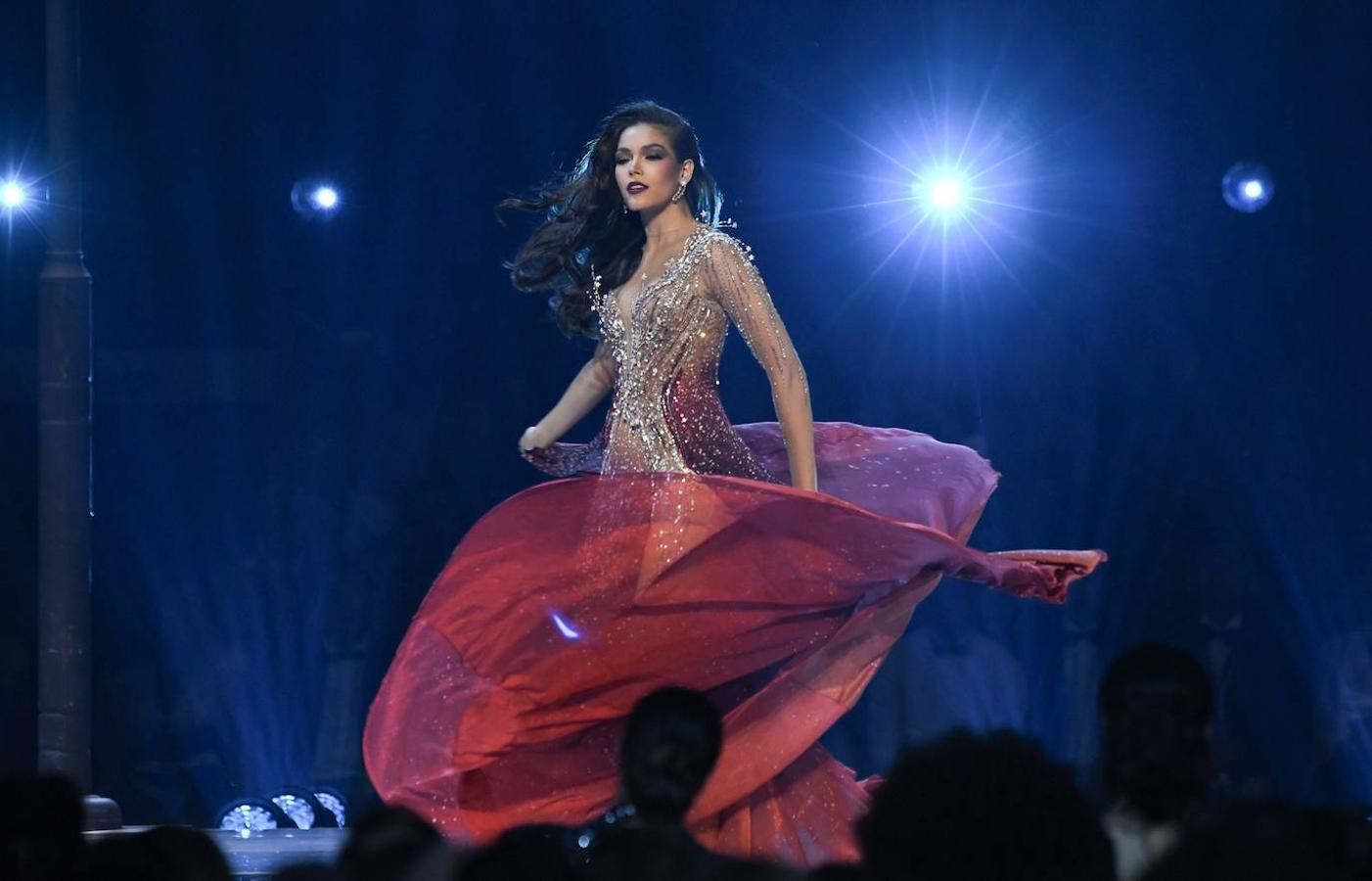 La sudafricana Zozibini Tunzi ha sido proclamada ganadora de Miss Universo 2019 en una gala celebrada en Atlanta (EEUU). La representante de Sudáfrica se impuso en la última ronda a la puertorriqueña Madison Anderson, que fue nombrada primera dama de honor; y a la mexicana Sofía Aragón, que escogida como segunda dama de honor. Tunzi, de 26 años, sucede como ganadora de Miss Universo a la filipina Catriona Gray, la vencedora del año pasado. 