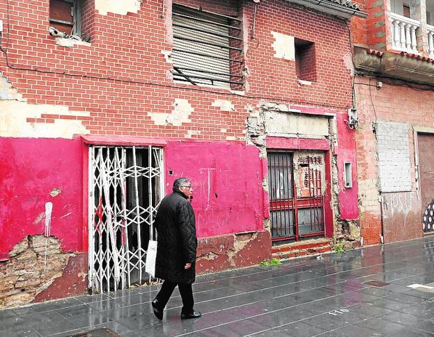 Una casa degradada en el Cabanyal.