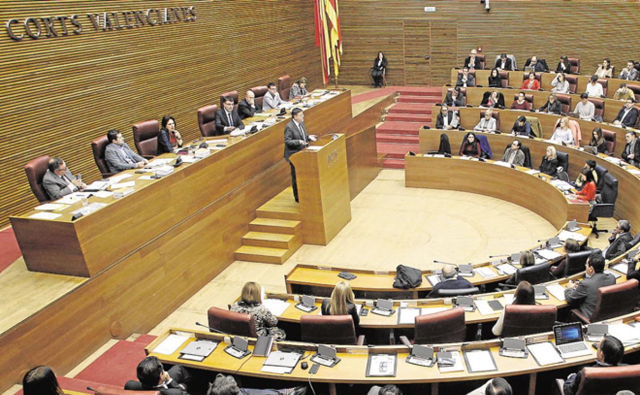 Una sesión en Les Corts Valencianes.