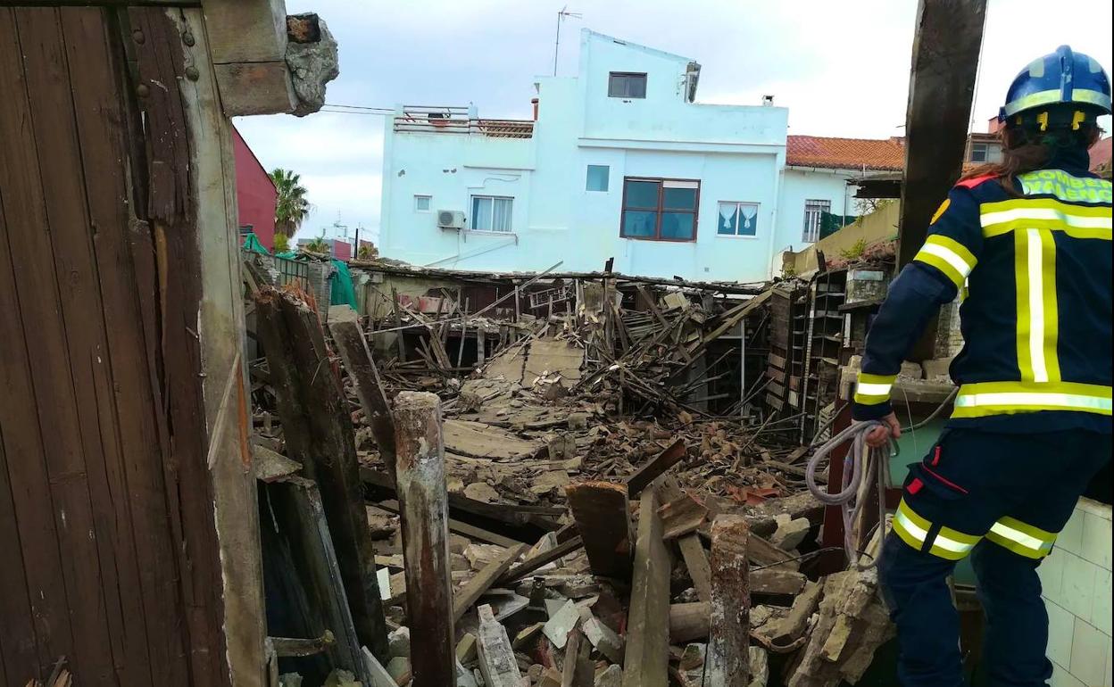 Nave derrumbada en el Cabanyal. 